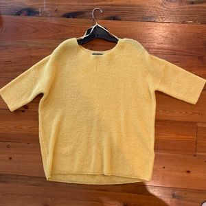 Yellow short sleeve sweater